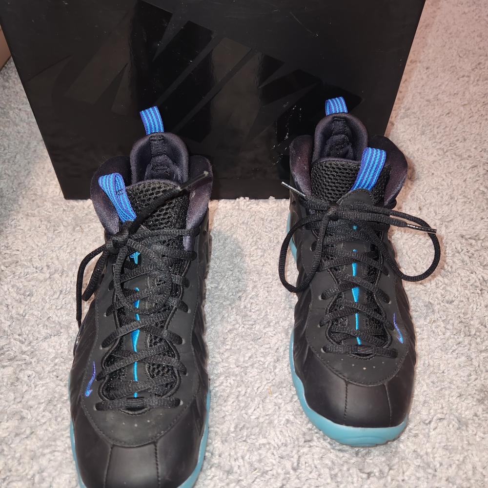 Nike Black and Blue Athletic Shoes